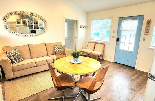 Three Mile Bay Cottage | Lake View Cottage