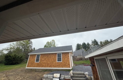 Pittsfield House | Lake View Cozy Cottage