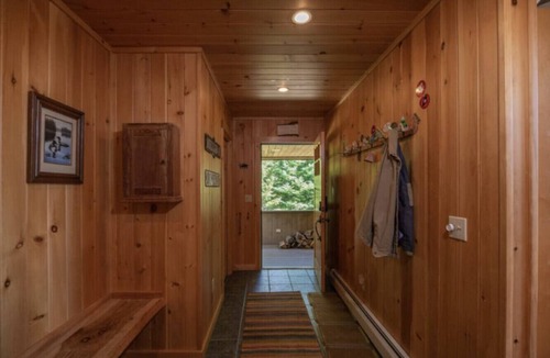 Bryant Pond House | Lake View House with Hot Tub, Sauna and Game Loft