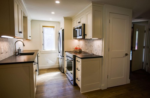 Grantham Condo | Lake Views! Beautifully furnished condo in Eastman NH