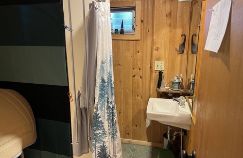 Laconia Cottage | Lake Winnepesaukee waterfront cottage