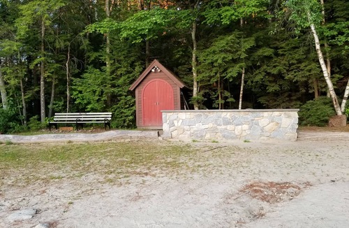 Moultonborough Cottage | Lake Winni 2 bedroom cottage with large sandy beach and use of small boats