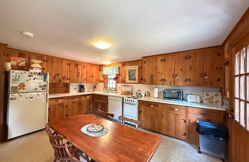 Alton Cottage | Lake Winnipesaukee Cottages at Cove Point Family Retreat