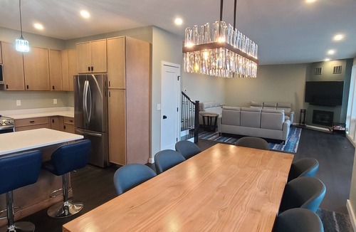 Alton Bay House | Lake Winnipesaukee Modern Lake House Getaway