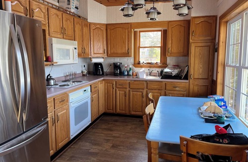 Alton Cottage | Lake Winnipesaukee Private Waterfront 3-bedroom cottage & dock in Roberts Cove.