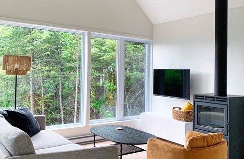 St-Adolphe-d'Howard Ski Chalet | Lakefront cottage in the Laurentians