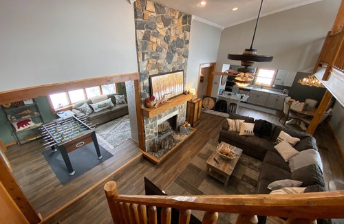 Treasure Lake House | Lakefront 4 Bedroom 2.5 Bath Hot Tub, Firepit, Dock, Deck and great backyard!