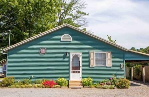 Hamilton House | Lakefront, 5 min to Colgate, Sleeps 6, Kayaks, Lake Moraine Home #4 Near Colgate University