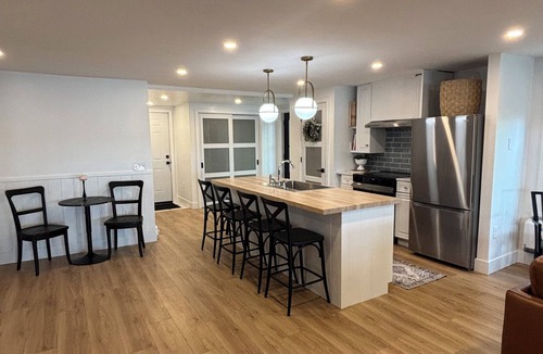 Elmhurst House | LAKEFRONT Contemporary Cottage. Chautauqua Lake 3 bed 2 bath home sleeps 10!