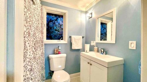 Town of Somerset House | Lakefront Cottage with Spacious Deck and Great Views in NY