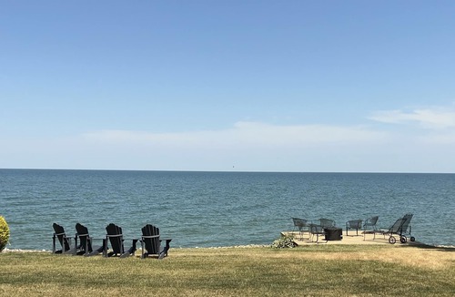 Geneva House | Lakefront Cottage BOOK 3 nights in 2025 get 4th free. Must msg for discount.