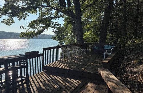Moravia Cabin | Lakefront Cottage in a small Cove on the Eastside of Owasco Lake