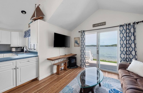 Laconia Cottage | Lakefront Cottage on Winnipesaukee - Just steps from the Lake! Pet Friendly!