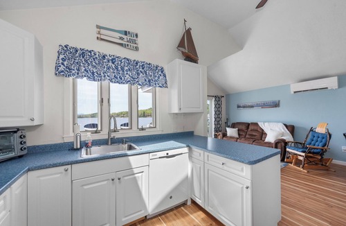 Laconia Cottage | Lakefront Cottage on Winnipesaukee - Just steps from the Lake! Pet Friendly!