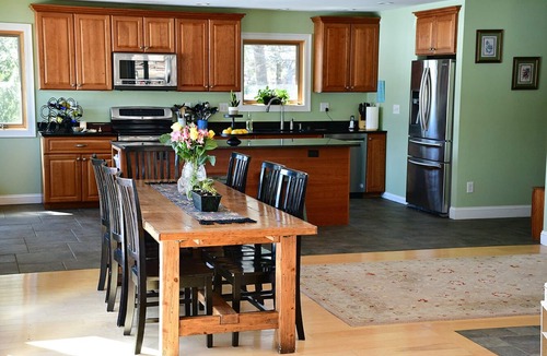 Casco House | Lakefront Cottage with Private Beach