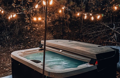 Pine River Pond House | LAKEFRONT ESCAPE-💦HOT TUB⚓️DOCK 🛶 KAYAKS + PADDLEBOARDS☀️VIEWS