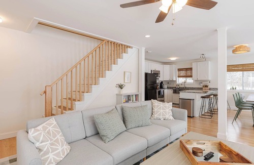 Unity House | Lakefront Family Fun Retreat