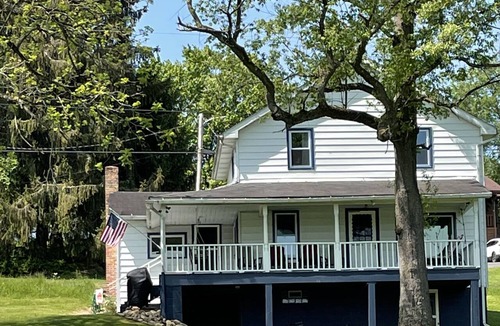 Carlton House | Lakefront Farmhouse with 2 acres to enjoy - Fish, Kayak, or launch your boat!