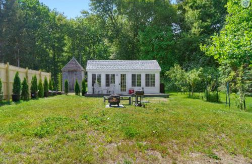 Stonington House | Lakefront Guesthouse w Sunrise View Dock