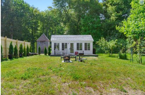 Stonington House | Lakefront Guesthouse w Sunrise View Dock