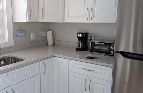 Newbury House | Lakefront Haven w/50-ft Dock 4BR Near Punderson Park & Amish Country EV Charger