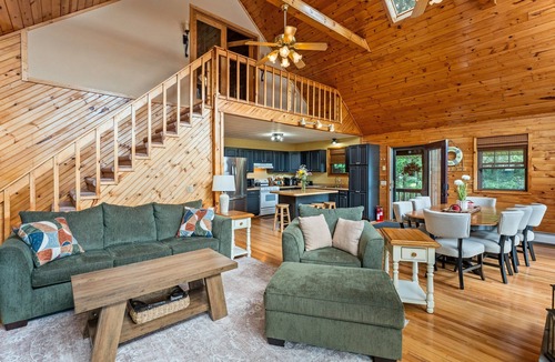 New Milford House | Lakefront Home, Fast WiFi + Workspace, ideal for weeklong family friendly stays