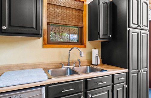 New Milford House | Lakefront Home, Fast WiFi + Workspace, ideal for weeklong family friendly stays