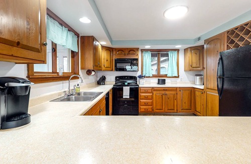 North Vassalboro House | Lakefront home with water-view deck, kayaks, gas grill, & washer/dryer - dogs ok