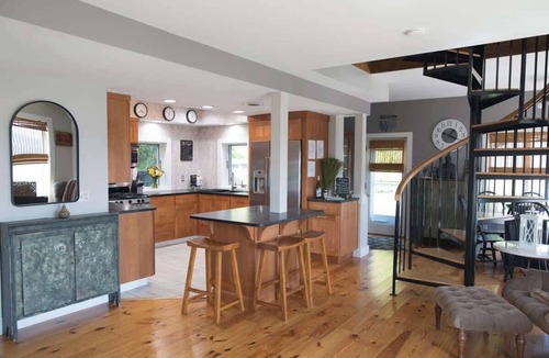 Geneva House | Lakefront House: Hot Tub, Kayaks & Fire Pit