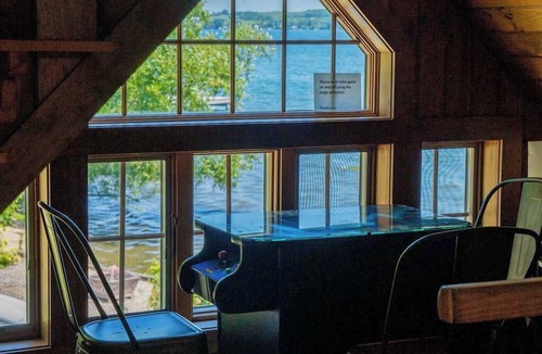 Geneva House | Lakefront House: Hot Tub, Kayaks & Fire Pit