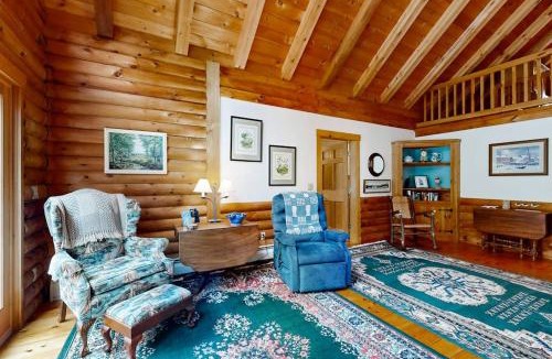Bremen House | Lakefront lodge on Pemaquid Pond with dock, kayaks, canoe, SUP & firepits