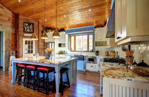 Eagle Lake Cottage | Lakefront - Lux Log Cabin Cottage - Lake Front 5 mins Sir Sam's Ski Hill