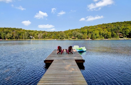 Eagle Lake Cottage | Lakefront - Lux Log Cabin Cottage - Lake Front 5 mins Sir Sam's Ski Hill