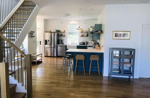 South Salem Cottage | Lakefront/nature retreat, 50 miles from NYC, close to Le Chateau (South Salem