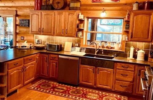 North Creek Cabin | Lakefront North Creek Cabin w/Sauna, Dock & Kayakn