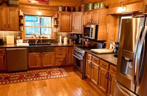North Creek Cabin | Lakefront North Creek Cabin w/Sauna, Dock & Kayakn