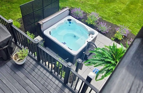 Greenwood Lake House | Lakefront Oasis 50mi from NYC. Direct Lake Access. Private Dock, Kayaks, Hot Tub