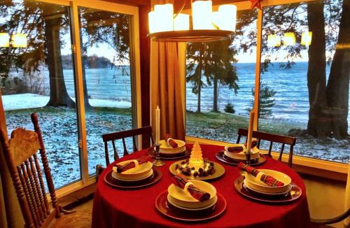 Sodus House | Lakefront Pine Cottage Hot Tub & Fire Pit