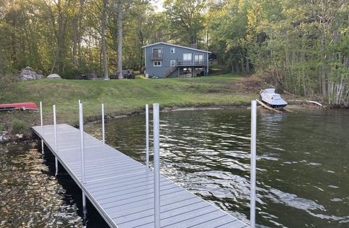 Mashpee House | Lakefront property on John’s Pond. Dock, Bring your boat! Close to Sea to shining Sea bike Path, Close to Mashpee town Beach, Close to great shopping in Mashpee Commons