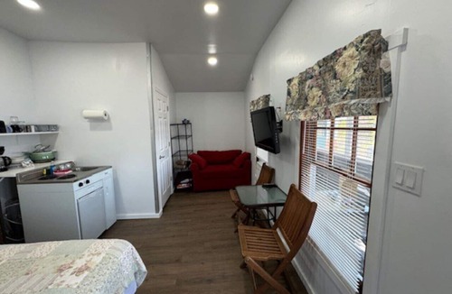 Northwood Cottage | Lakefront Purple Cottage