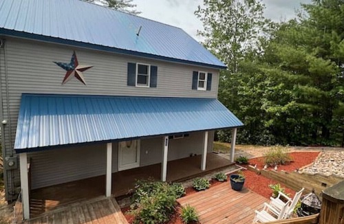 East Wakefield House | Lakefront Retreat! Dog Friendly!