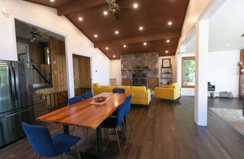 Carden Cottage | Lakefront Retreat w/Gazebo, Fire Table & Fishing