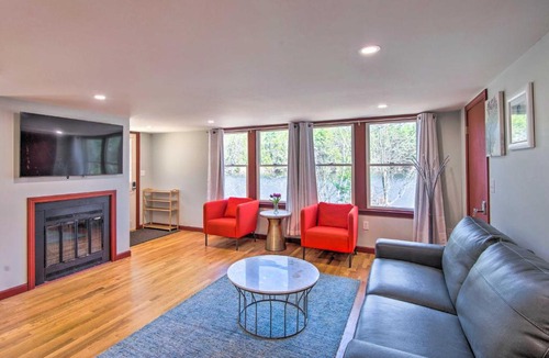 Nottingham House | Lakefront Retreat w/Kayaks, Grill, Fire Pit!