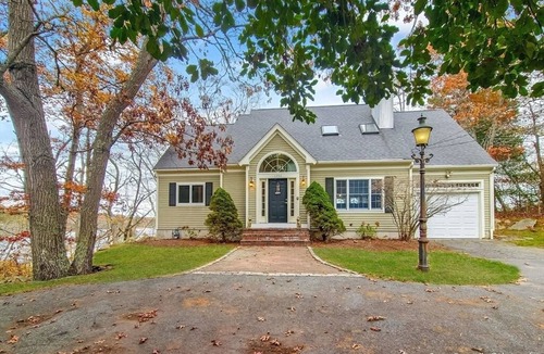 Cotuit House | Lakefront Stunning Cape Cod Views w Private Lake Beach - Backyard is the Lake !