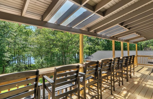 Blakeslee Cabin | LakeFRONT | Swim Spa-Hot Tub | 8 Bedrooms | 12 Bed