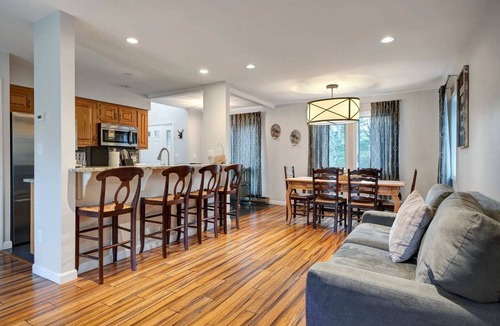 West Hartford Condo | Lakeland Village Condo with Private Lake Views