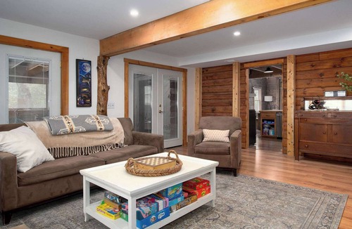Sherwood Forest House | Lakes & Leisure! Spacious Berkshire Getaway