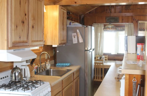 Naples Cottage | Lakeside 2-bedroom w/AC sleeps 5. Quiet Beach in lovely Naples.