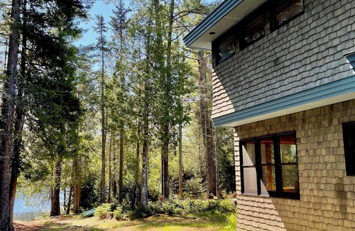 Seal Cove House | Lakeside 3-bedroom house in tranquil Tremont perfect for relaxing stays.