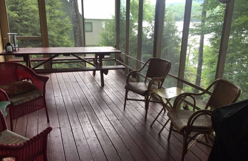 Enfield House | Lakeside Cottage Retreat